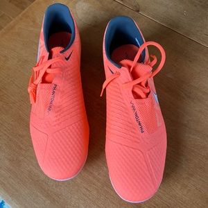 Nike Phantom Venom soccer cleats size 10.5. Never been worn.